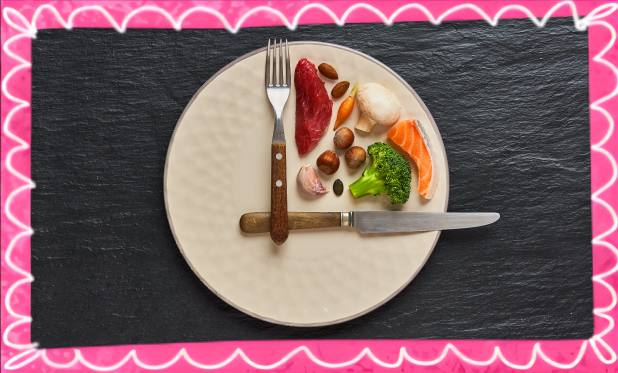 a plate of food arranged to look like a clock with the knife and fork acting as hour and minute hands